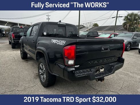Used 2019 Toyota Tacoma TRD Sport image 2