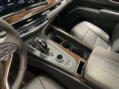 Used 2021 Cadillac Escalade Sport Platinum AWD/4WD image 17