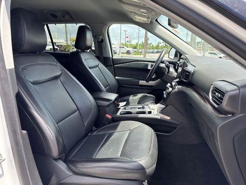 Used 2023 Ford Explorer Limited AWD/4WD image 21