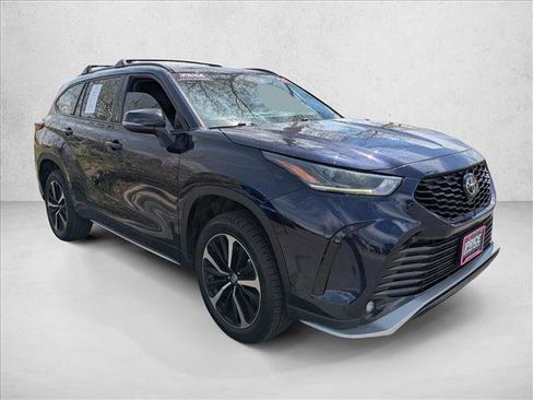 Used 2021 Toyota Highlander XSE AWD/4WD image 3