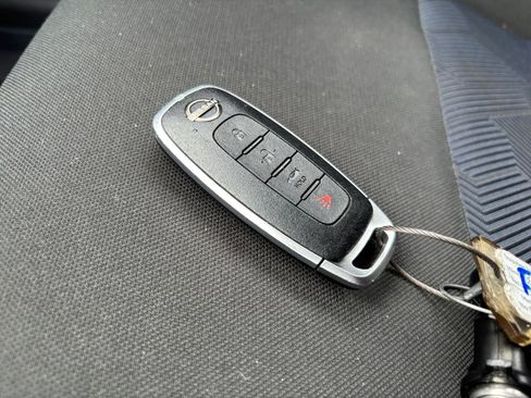 Used 2025 Nissan Versa SV FWD image 21