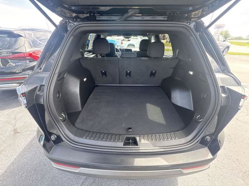 Used 2025 Chevrolet Equinox LT FWD image 11