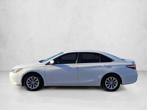 Used 2016 Toyota Camry LE image 9