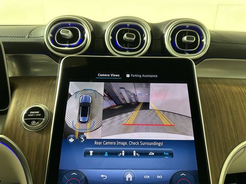 Used 2025 Mercedes-Benz GLC 300 4MATIC image 19