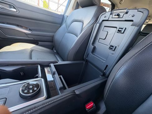 Used 2025 Nissan Pathfinder SL AWD/4WD image 31