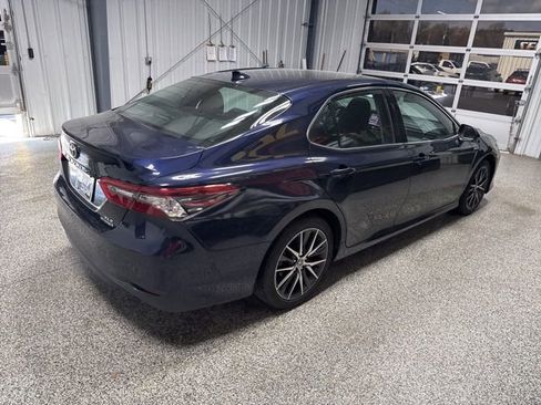Used 2021 Toyota Camry XLE image 13