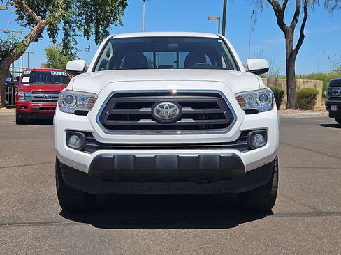 Used 2020 Toyota Tacoma SR5 RWD image 2