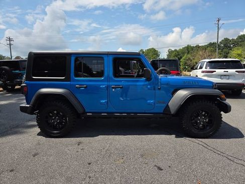 Used 2023 Jeep Wrangler Unlimited w/ Cold Weather Group AWD/4WD image 10
