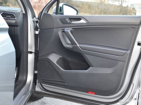 Used 2020 Volkswagen Tiguan SE w/ Panoramic Sunroof Package AWD/4WD image 9