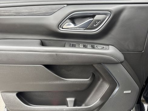 Used 2023 GMC Yukon SLT w/ SLT Premium Package image 14