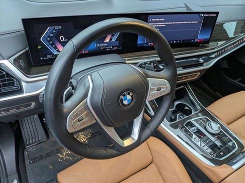 Used 2024 BMW X7 xDrive40i w/ Premium Package image 10