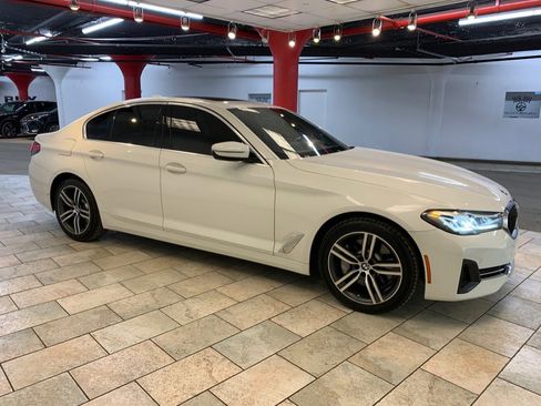 Used 2022 BMW 530i xDrive w/ Premium Package image 8