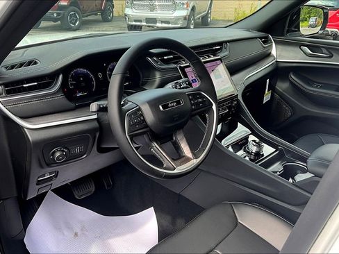New 2025 Jeep Grand Cherokee Limited w/ Luxury Tech Group II image 6