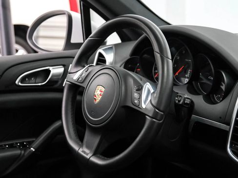 Used 2014 Porsche Cayenne Platinum Edition AWD/4WD image 15