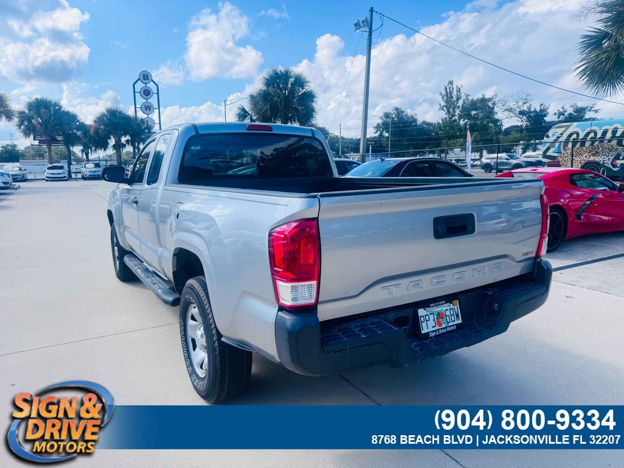 Used 2016 Toyota Tacoma SR w/ Exterior Package RWD image 4