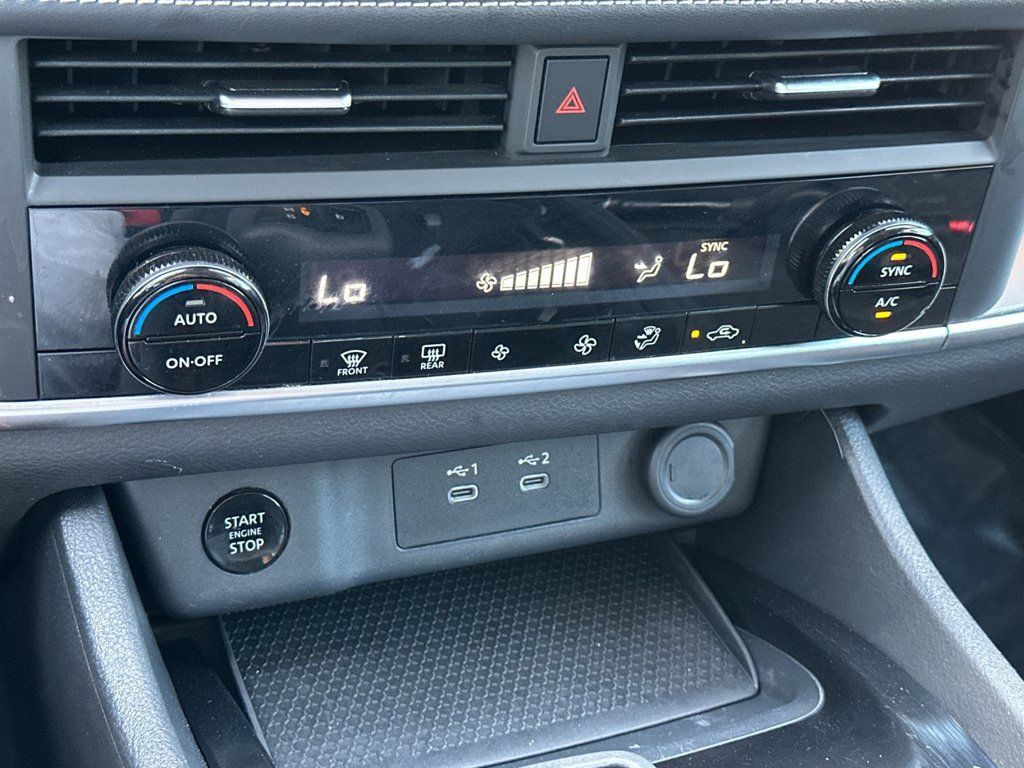 Used 2025 Nissan Rogue SV FWD image 19