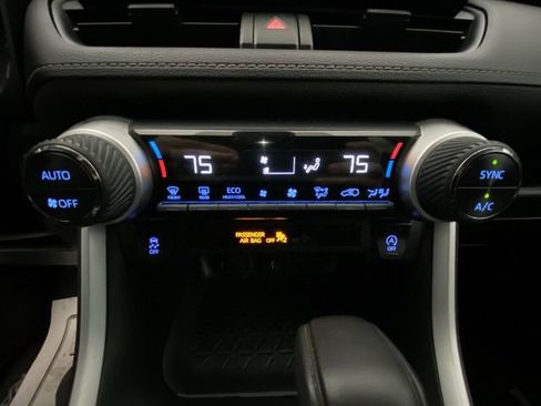 Used 2021 Toyota RAV4 XLE image 19