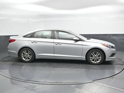 Used 2017 Hyundai Sonata SE FWD image 3