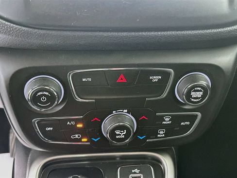 Used 2017 Jeep Compass Latitude w/ Popular Equipment Group AWD/4WD image 15
