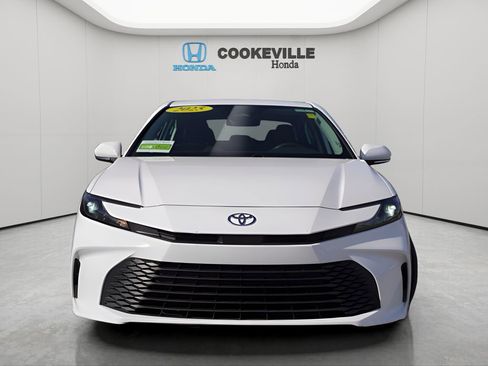 Used 2025 Toyota Camry LE image 4