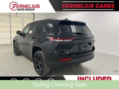 Used 2024 Jeep Grand Cherokee Altitude AWD/4WD image 5