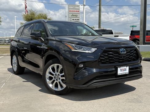 Used 2021 Toyota Highlander Limited image 6