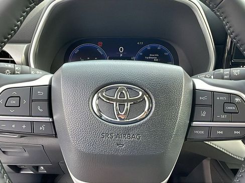 New 2026 Toyota Highlander Limited AWD/4WD image 24