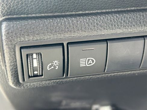 Used 2021 Toyota Corolla LE image 23