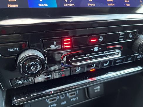 New 2025 Jeep Grand Cherokee Limited w/ Black Appearance Package image 6