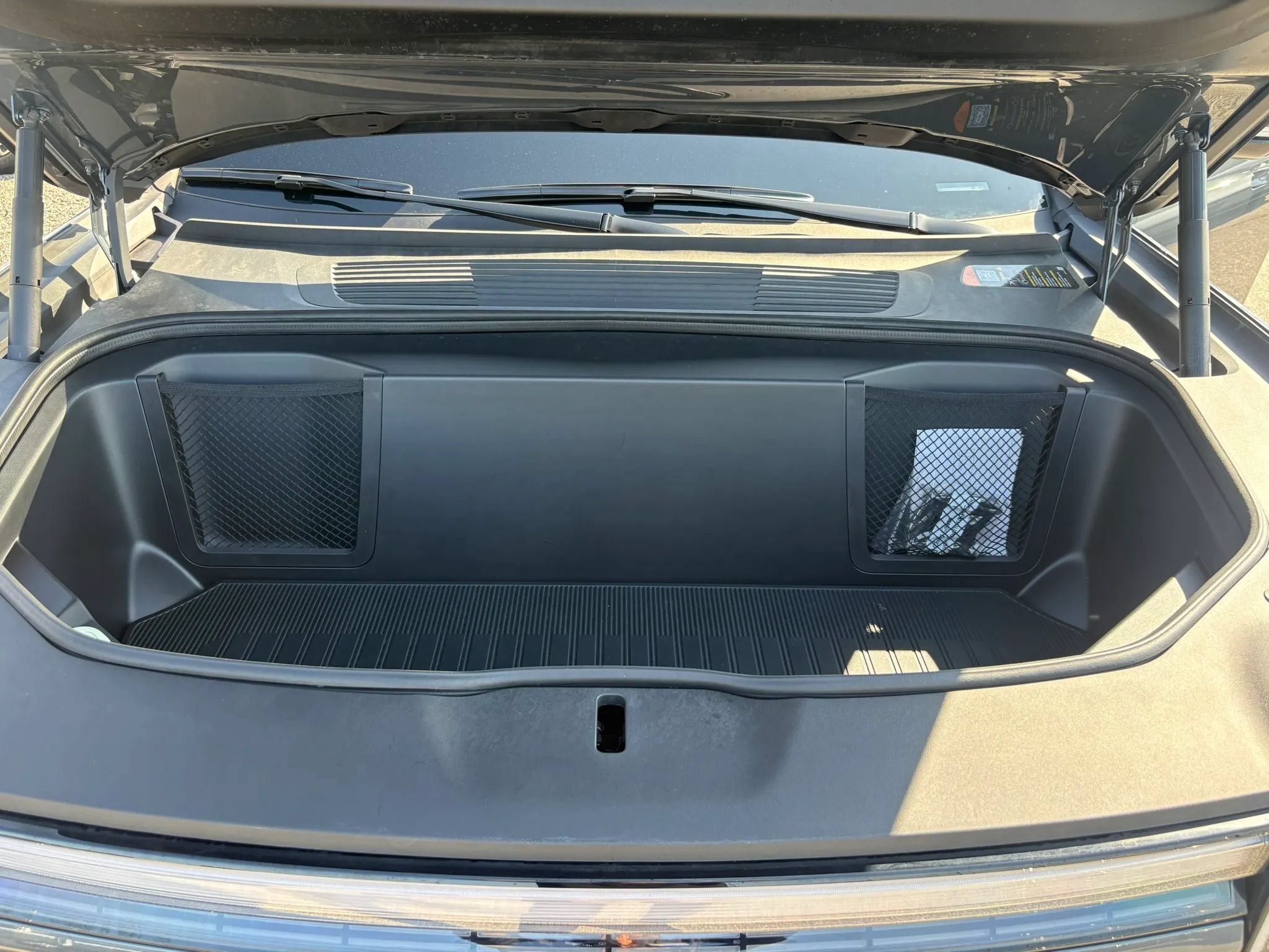 Used 2025 Rivian R1S Adventure Dual AWD/4WD image 32