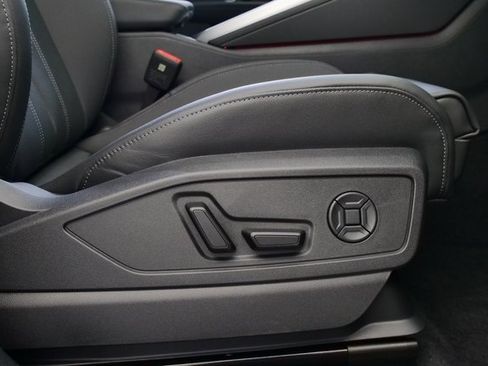 New 2025 Audi Q5 Prestige image 17