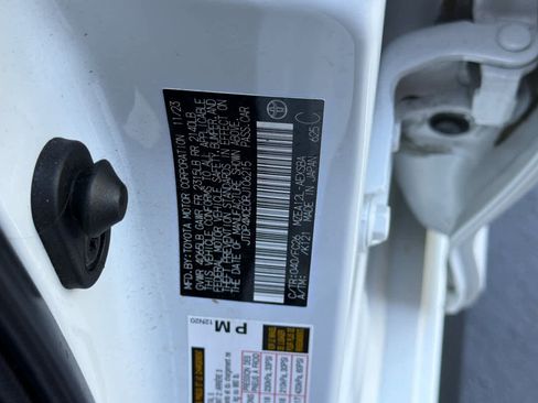 Used 2024 Toyota Corolla SE w/ SE Premium Package FWD image 32