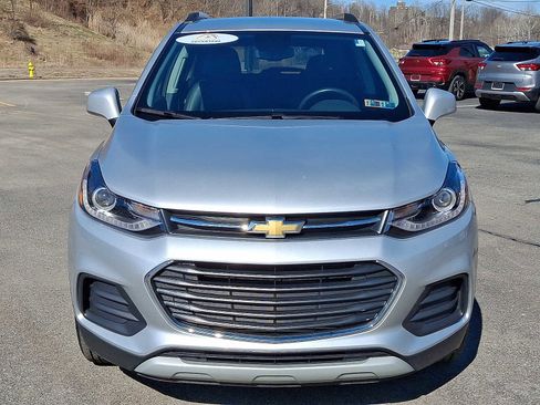 Used 2022 Chevrolet Trax LT w/ LT Convenience Package image 2