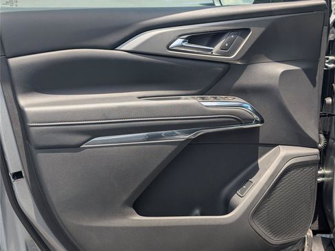 New 2026 Chevrolet Traverse LT w/ Driver Confidence Package FWD image 11