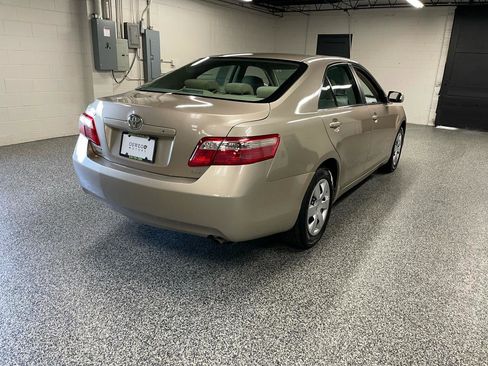 Used 2009 Toyota Camry LE FWD image 5