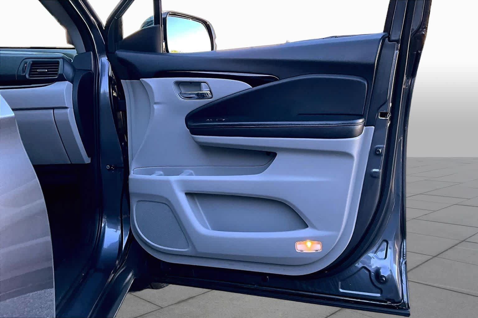 Used 2018 Honda Pilot Touring image 23