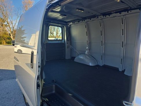 New 2025 Chevrolet Express 3500 image 13