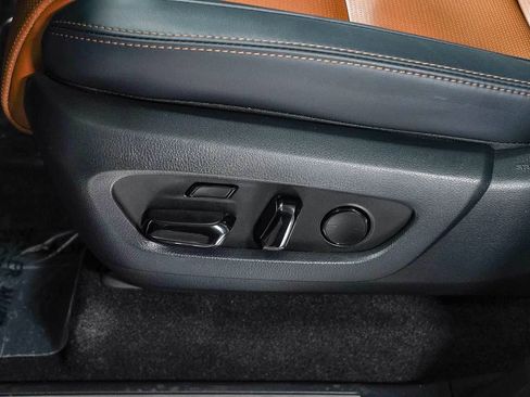 Used 2025 Lexus GX 550 w/ Accessory Package (2T) image 24