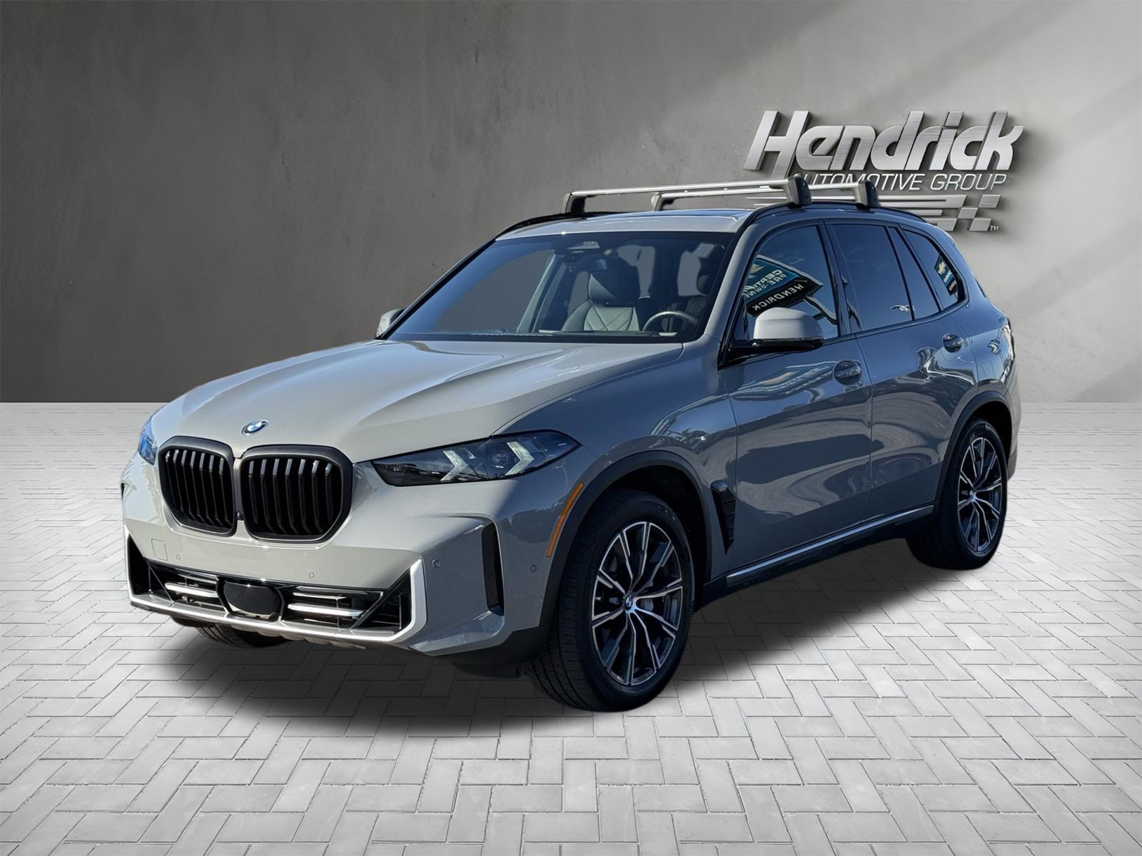 Used 2025 BMW X5 xDrive40i w/ Parking Assistance Package AWD/4WD image 3