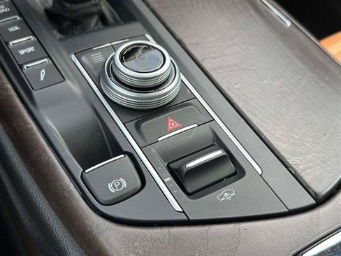 Used 2020 Maserati Levante AWD/4WD image 22