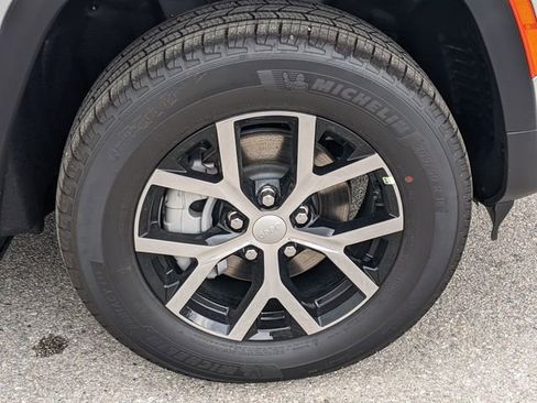 New 2025 Jeep Grand Cherokee Limited w/ Luxury Tech Group II image 8
