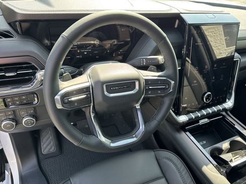 Used 2026 GMC Yukon Denali w/ Sun & Power Step Package AWD/4WD image 18