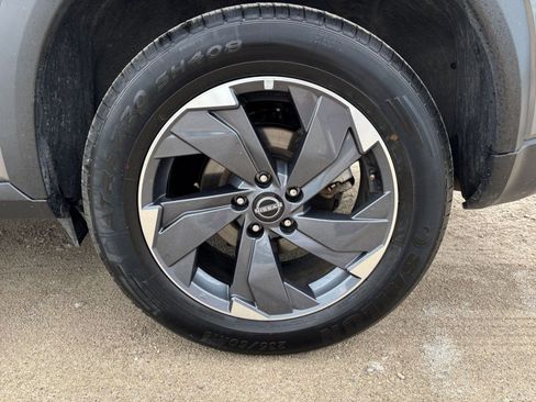 Used 2025 Nissan Rogue SV FWD image 32