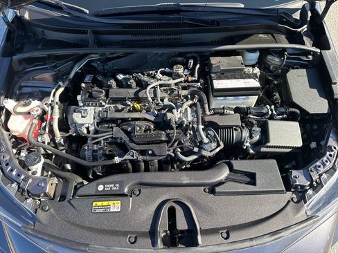Used 2025 Toyota Corolla SE image 30