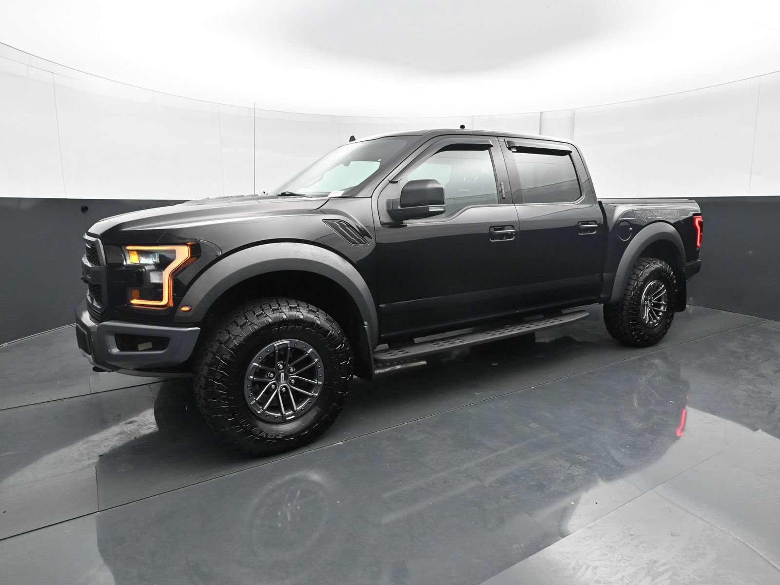 Used 2020 Ford F150 Raptor w/ Equipment Group 802A Luxury AWD/4WD image 2