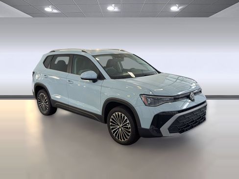 New 2026 Volkswagen Taos SE FWD image 7