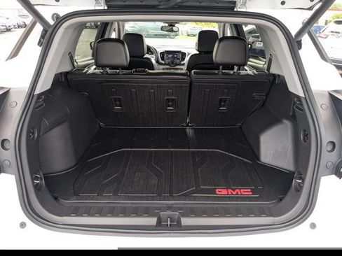 Used 2024 GMC Terrain SLT w/ Infotainment Package II FWD image 13