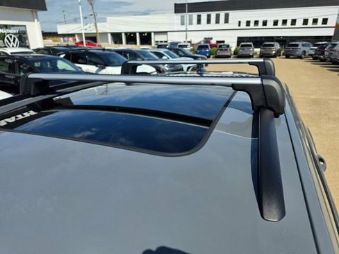 Certified 2025 Volkswagen Atlas Cross Sport SEL R-Line AWD/4WD image 17