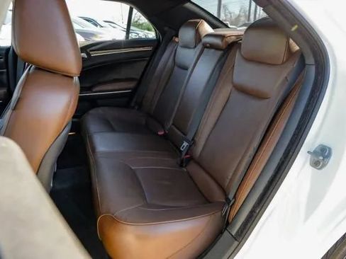 Used 2019 Chrysler 300 Limited RWD image 46