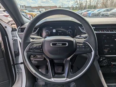 Used 2023 Jeep Grand Cherokee L Laredo AWD/4WD image 17